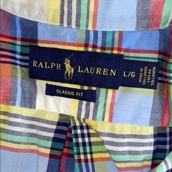 A dress shirt - Picture 5 of 5